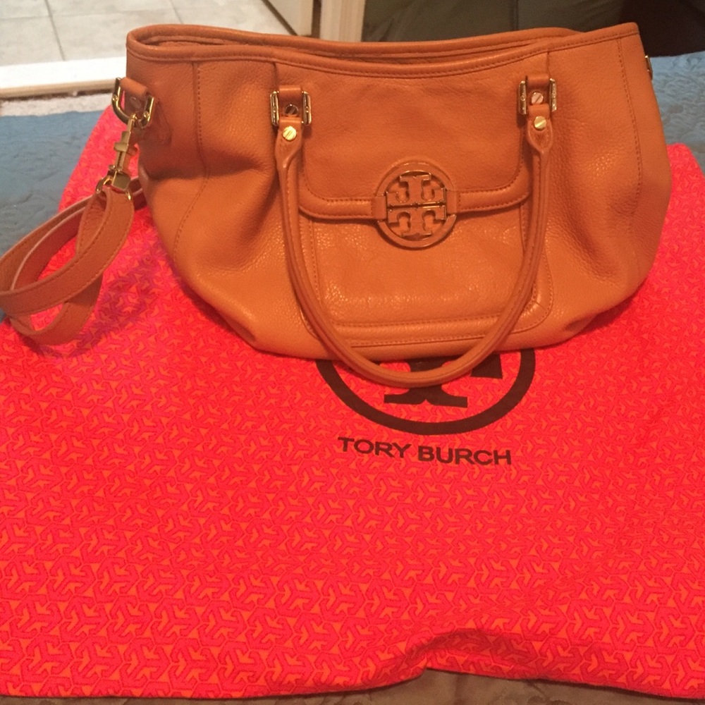 Authentic Amanda Crossbody in royal tan Tory Burch